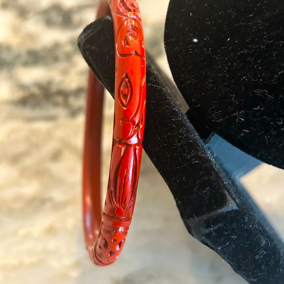 Vintage Chinese Cinnabar 4 Piece Set - Necklace, Bangle and 925 Ring & Earrings - Picture 12 of 15